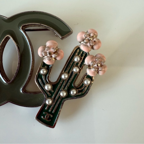 CHANEL pin/brooch with cactus Authentic Retail 1200$ - Picture 2 of 7